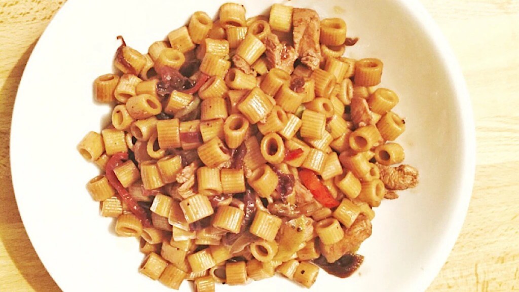 Soya soslu makarna