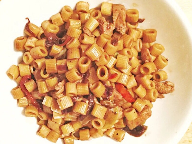 Soya soslu makarna