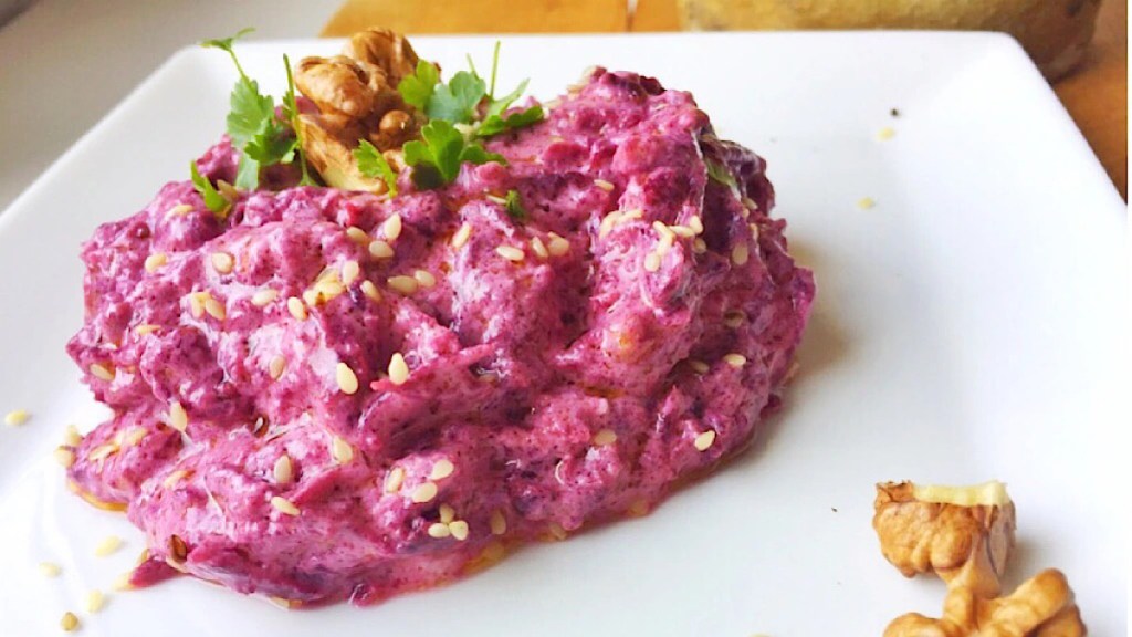 Yoğurtlu siyah havuç salatası