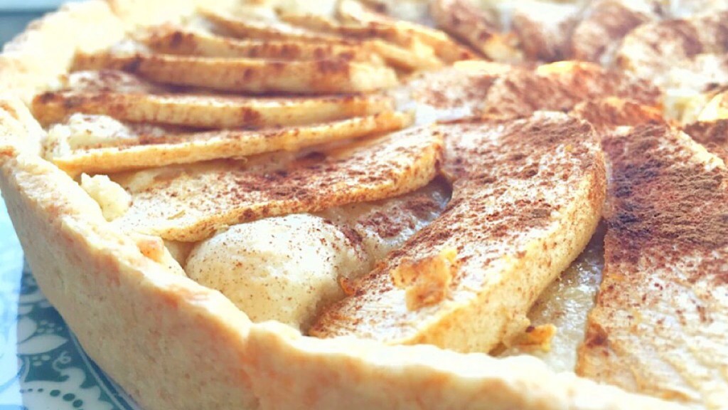 Badem ezmeli-elmalı tart