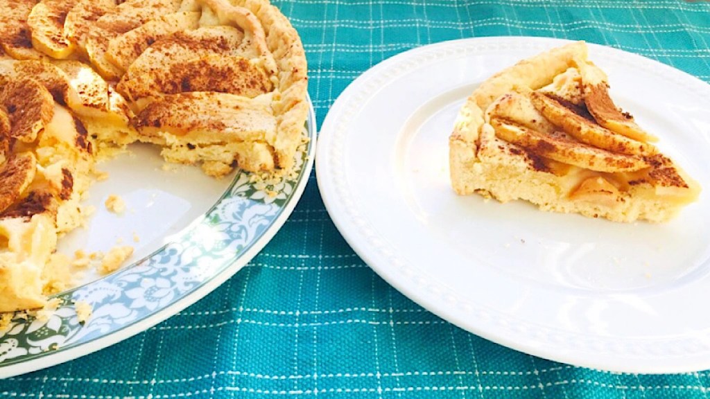 Badem ezmeli-elmalı tart