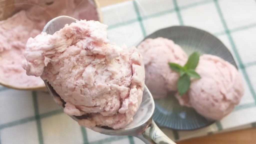 Çilekli dondurma-yumurtasız