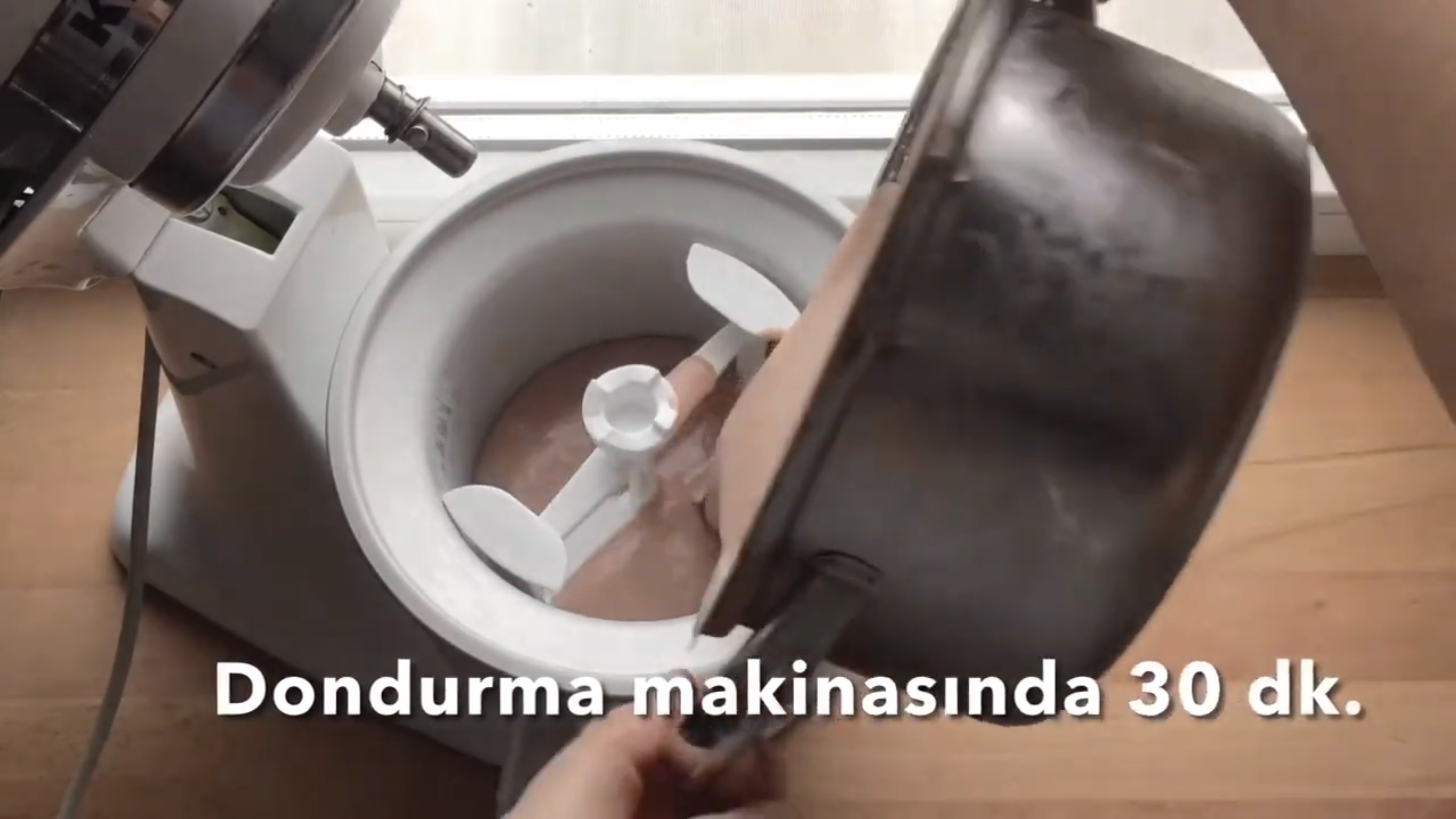Çilekli dondurma